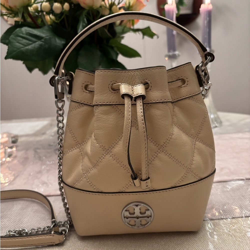 Tory Burch woman’s wills mini bucket bag